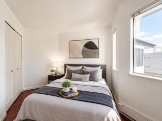 Chic 2 Bedroom Apt Vancouver City Centre Steps to Everything - 4