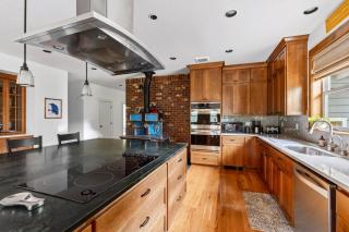 Mt Hood Home Indoor Pickleball Court Sleeps 12 - 2