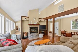 Mt Hood Home Game Room Sleeps 9 Dog-Friendly - 2
