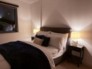 Central Leeds Two Bed Two Bath City View with Balcony - 3