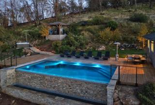 Vineyard Setting With 180 Panoramic Lake Views - 3