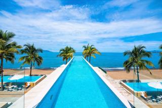 Gorgeous 1BR Condo with Pools & Sea Views - 8