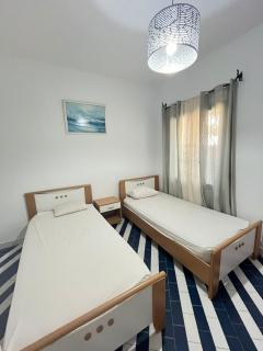 Marina Escape, 2BD, Pool and Beach - 1