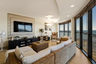Luxury Ocean View 1203 with Workspace, AC & Beachfront Location - 9