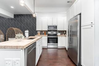 Downtown 4BR | Stadiums + Game Room + Fire Pit - 8