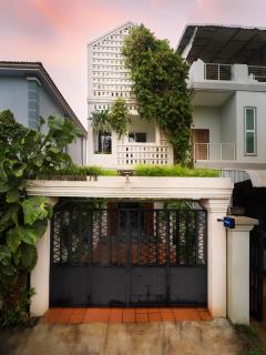 Skyview Private Villa Pool & Kitchen - 2
