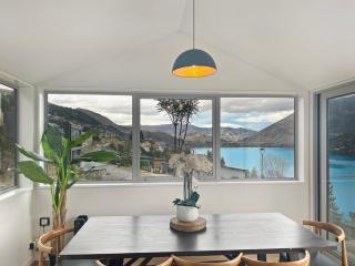 Epic Views and Deck | Spacious Queenstown Home - 8