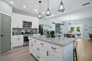Renovated 6BR Near Grand Lake Fire Pit & Games - 7