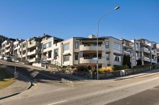 Central Peaks Retreat - walk to CBD - Queenstown - 9