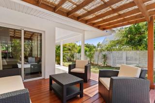 2BR Moorea Retreat with Private Canal & BBQ - 7
