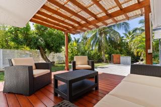 2BR Moorea Retreat with Private Canal & BBQ - 4