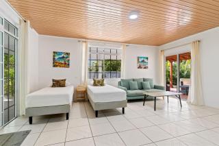 2BR Moorea Retreat with Private Canal & BBQ - 2