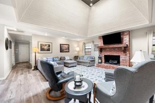 Charming Stay Hot Tub Patio & Antique Charm - 2