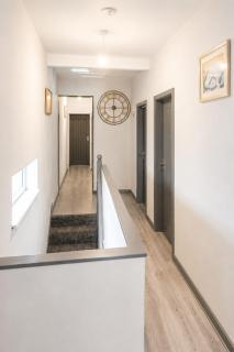 Large Double Room with TV, Fast Wi-Fi & Workspace - 4