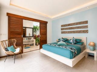 5BR Designer Villa, Walk to Beach, Luxury Leisure - 6