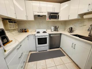 2 BR with Underground parking on 17 Ave Prime spot - 3