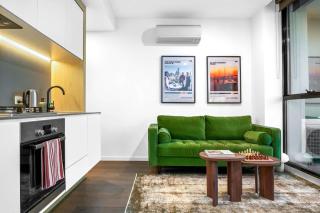 Modern Melbourne 1BR Apt in Trendy Collingwood - 3
