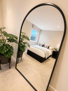 Skyline, Luxury 2BD Apartment, Free Parking - 1