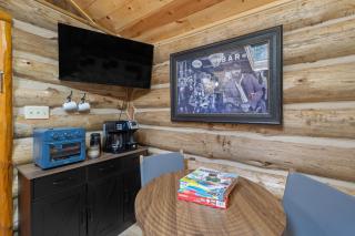 Rustic Log Cabin with King Bed Near Mount Rushmore - 3