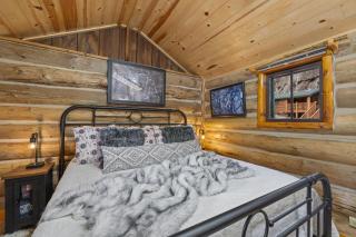 Rustic Log Cabin with King Bed Near Mount Rushmore - 7
