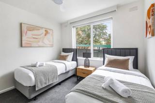 Urban Cosy Osborne Glen Iris 3BR Free Parking - 8
