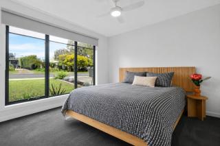 Church Street Retreat by Ready Set Stay - 5