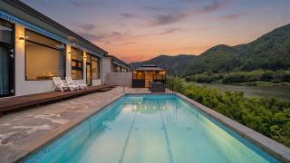 Hongcheon Around River Poolvilla Pension - 1