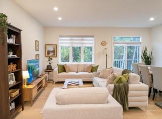 Bobcaygeon Bungalow, Near Lake, Sleeps 8 - 4
