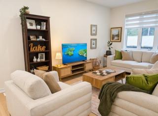 Bobcaygeon Bungalow, Near Lake, Sleeps 8 - 3