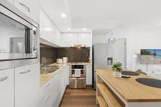 Urban Retreat 1Bed-1Bath-Study-Balcony-1Car - 6