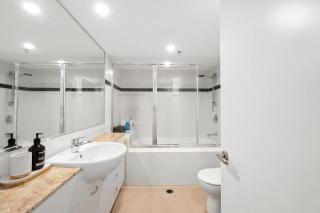 Urban Retreat 1Bed-1Bath-Study-Balcony-1Car - 1