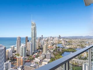 2 BR Luxury Sky Retreat - Stunning Ocean Views GC - 1