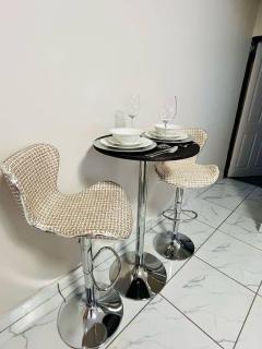 Elite Luxury Garden Escape, Executive Cottage in Welkom with Wi-Fi & Parking - 3