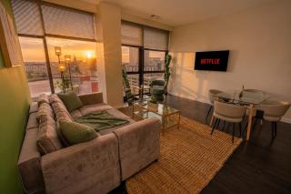 Westown 2BR Escape - 10 minutes walk to RiverWalk - 7