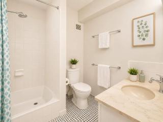 Warroo Apartments - 1
