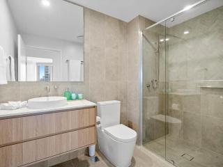 2 BR Panoramic Gold Coast Views - Luxury High-Rise - 5