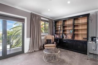 4 Bedroom Luxury Home in South Perth - 7