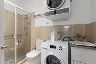 Spacious 2BR Apt with WiFi, Parking & HUGE Balcony - 1