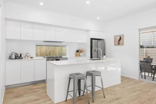 NEW 4BR Modern Family Home WiFi & Central AC - 9