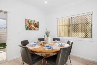 NEW 4BR Modern Family Home WiFi & Central AC - 1