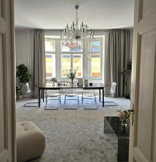 Design 3BR Apartment in Heart of Old Town with Castel & Cathedral View - 0