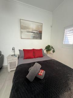 Cozy Sandton Cottage - In the Heart of Sandton - 9
