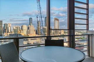 Urban Escape: Great location w/ Brisbane Cityscape - 6