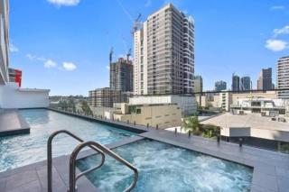 Urban Escape: Great location w/ Brisbane Cityscape - 2