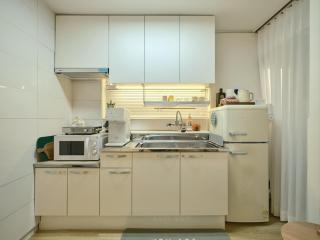 1st floor, 3 bedrooms, 5-min walk to Mangwon Market, 10-min walk to Subway, 5-min walk to Han River, 10-min walk to Hongdae, Family and friends accommodation, All NEW - 8