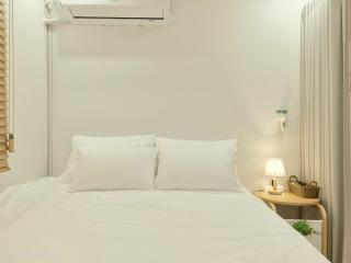 1st floor, 3 bedrooms, 5-min walk to Mangwon Market, 10-min walk to Subway, 5-min walk to Han River, 10-min walk to Hongdae, Family and friends accommodation, All NEW - 7
