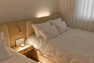 1st floor, 3 bedrooms, 5-min walk to Mangwon Market, 10-min walk to Subway, 5-min walk to Han River, 10-min walk to Hongdae, Family and friends accommodation, All NEW - 2