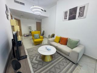 Luxury 1BR in JVC with Pool Gym & Fast WiFi at the Square Tower - 0