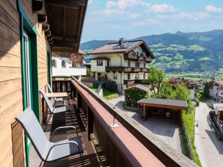 Chalet in Fügen near Spieljochbahn - 9