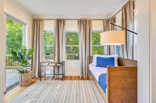 Modern Boston Condo near T - 8